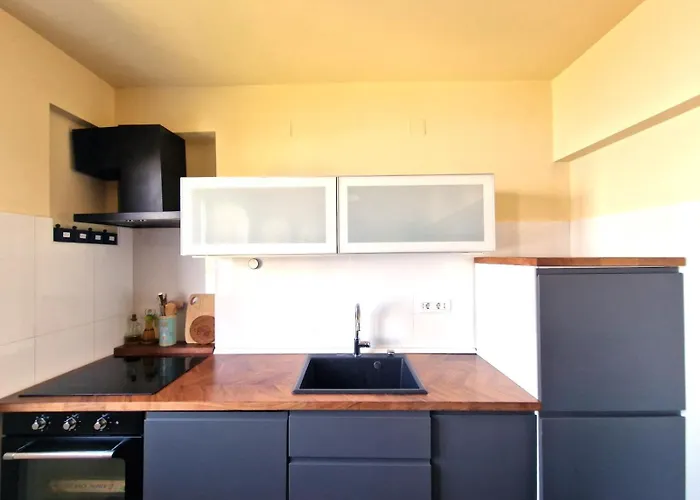 Apartment Near With Sea View
