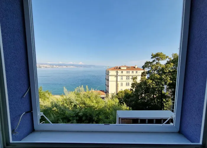 Near With Sea View Apartment