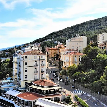 Near With Sea View Apartmán Opatija